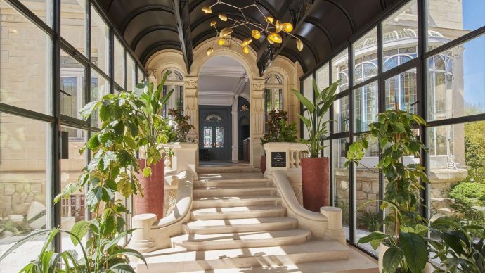 width_1600_csig=AAAAAAAAAAAAAAAAAAAAANOF-APNvSZo_2Q5h1PyDUFzymxrmA7j64ONS0qF30B7&exp=1768334037&osig=AAAAAAAAA